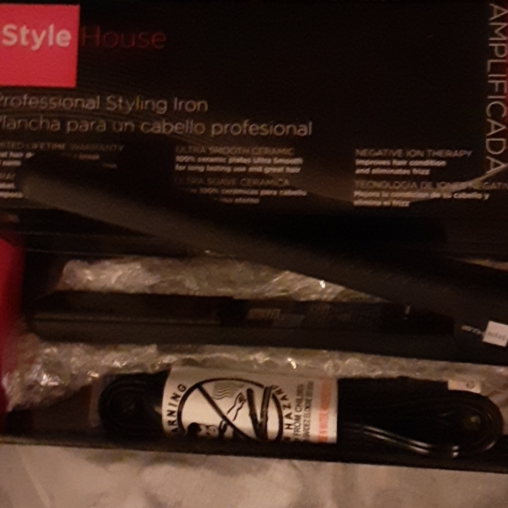 Style House Styling Iron & Flat Iron Accessory Set
